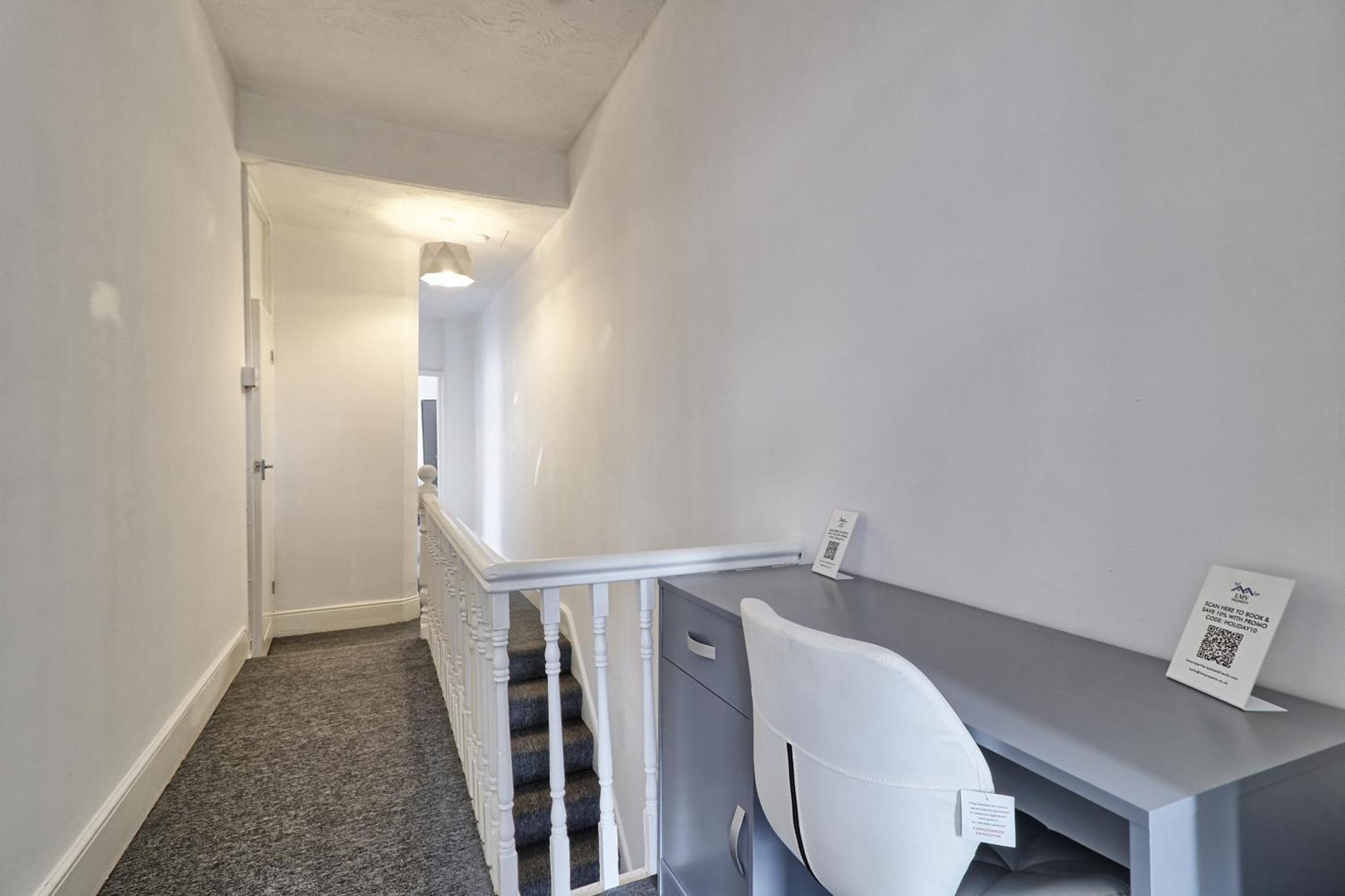 Beautiful Spacious Four Bedroom House With Parking For 2 Cars, 5 Minute Walk To Station Southend-on-Sea